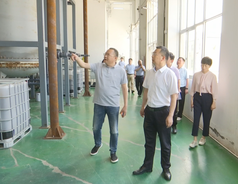 在陪同過(guò)程中，市、區(qū)領(lǐng)導(dǎo)了解到了古特生物從成立公司研發(fā)生物合成技術(shù)到現(xiàn)在擁有三座生產(chǎn)基地這十二年來(lái)的的發(fā)展歷程，CEO秦永發(fā)對(duì)古特生物的生產(chǎn)現(xiàn)狀及未來(lái)發(fā)展規(guī)劃也作了詳細(xì)說(shuō)明。