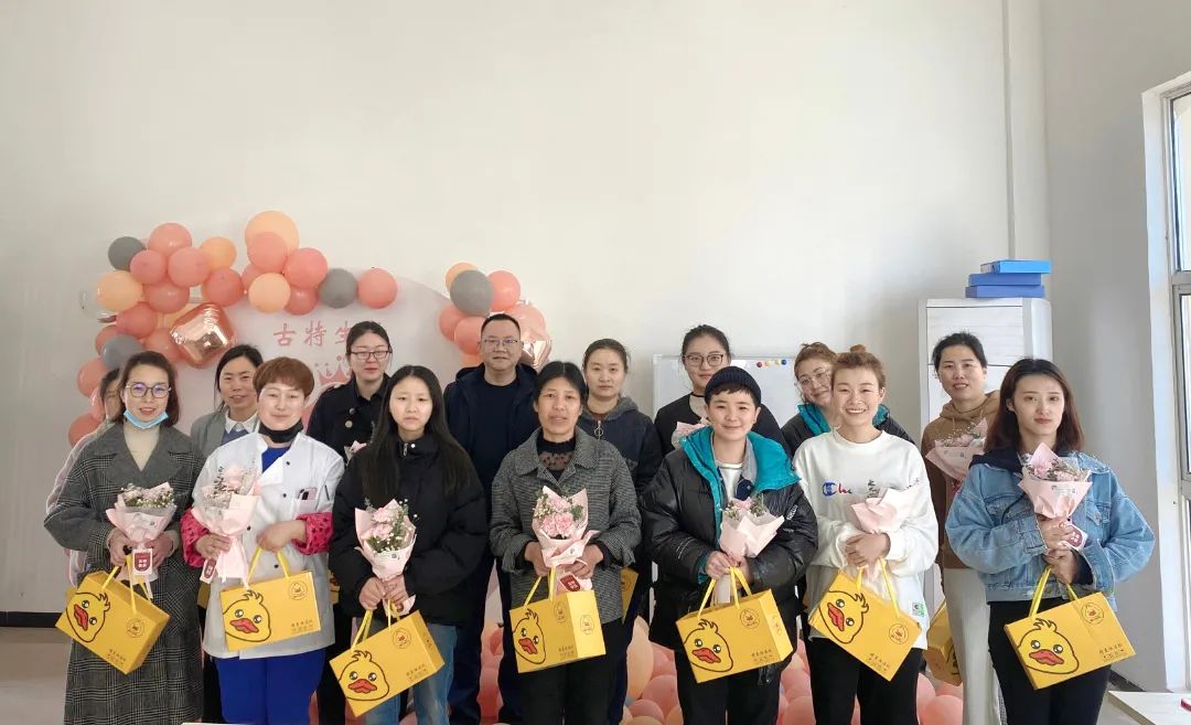 安徽古特生物科技有限公司于2022年3月8日組織開展了節(jié)日活動，公司全體女職工及特邀嘉賓—總經理秦永發(fā)先生在溫馨愉快的氛圍中共度女神節(jié)。